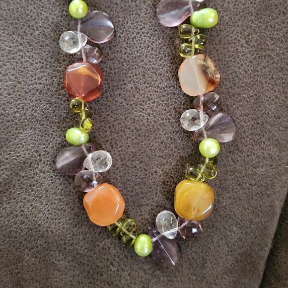 Multi color green,peach,clear polished beaded necklace - Picture 6 of 7